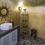 Dandy Cave - Romantic Private & Luxurious - Waterfall Pool - Hot Tub -up To 8 People ヴィラ