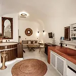 Dandy Cave - Romantic Private & Luxurious - Waterfall Pool - Hot Tub -up To 8 People Вилла Emporio (Santorini)