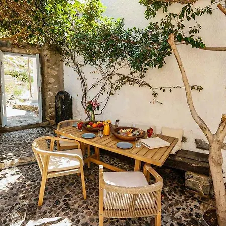 Dandy Cave - Romantic Private & Luxurious - Waterfall Pool - Hot Tub -up To 8 People *