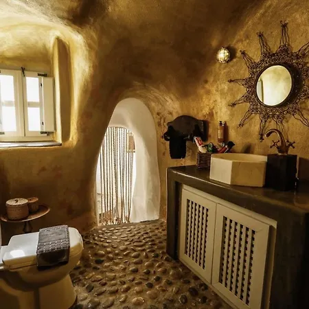 Dandy Cave - Romantic Private & Luxurious - Waterfall Pool - Hot Tub -up To 8 People Villa *