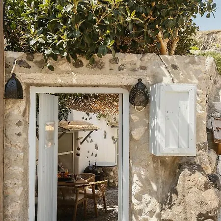 Dandy Cave - Romantic Private & Luxurious - Waterfall Pool - Hot Tub -up To 8 People Villa Emporio (Santorini)