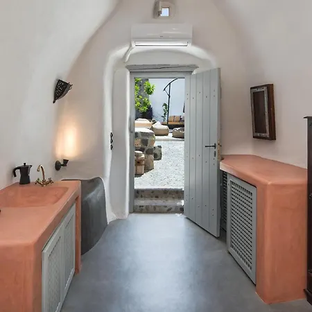Villa Dandy Cave - Romantic Private & Luxurious - Waterfall Pool - Hot Tub -up To 8 People *