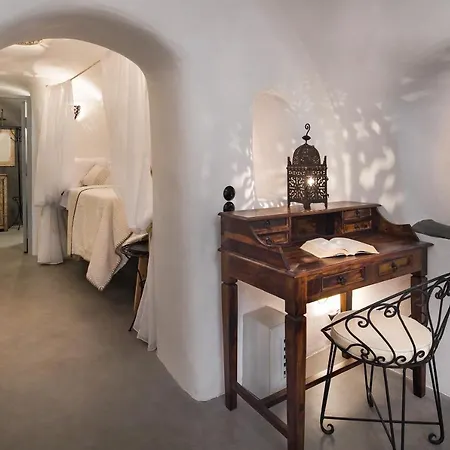 Dandy Cave - Romantic Private & Luxurious - Waterfall Pool - Hot Tub -up To 8 People Villa Emporio (Santorini)