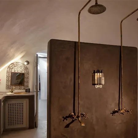 Dandy Cave - Romantic Private & Luxurious - Waterfall Pool - Hot Tub -up To 8 People * Emporio (Santorini)