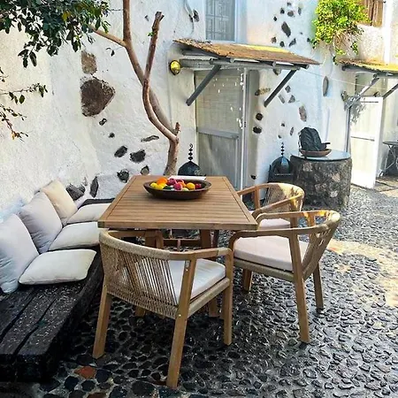 Dandy Cave - Romantic Private & Luxurious - Waterfall Pool - Hot Tub -up To 8 People Villa *