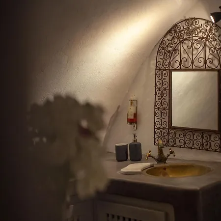Villa Dandy Cave - Romantic Private & Luxurious - Waterfall Pool - Hot Tub -up To 8 People