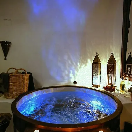 Dandy Cave - Romantic Private & Luxurious - Waterfall Pool - Hot Tub -up To 8 People Villa