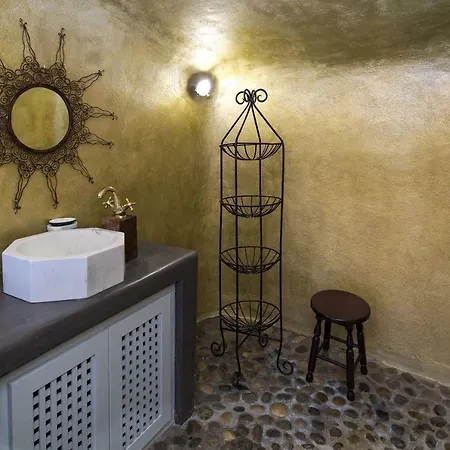 Dandy Cave - Romantic Private & Luxurious - Waterfall Pool - Hot Tub -up To 8 People Villa