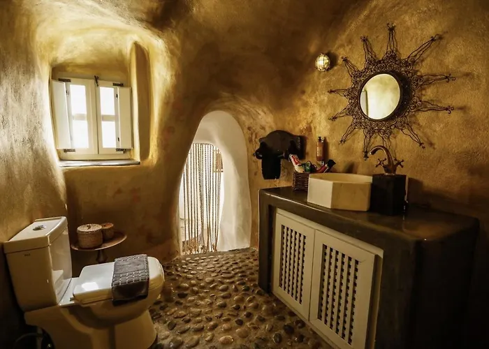 Dandy Cave - Romantic Private & Luxurious - Waterfall Pool - Hot Tub -up To 8 People Villa *