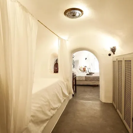 Dandy Cave - Romantic Private & Luxurious - Waterfall Pool - Hot Tub -up To 8 People Emporio (Santorini)