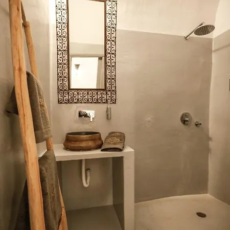 Dandy Cave - Romantic Private & Luxurious - Waterfall Pool - Hot Tub -up To 8 People Emborió