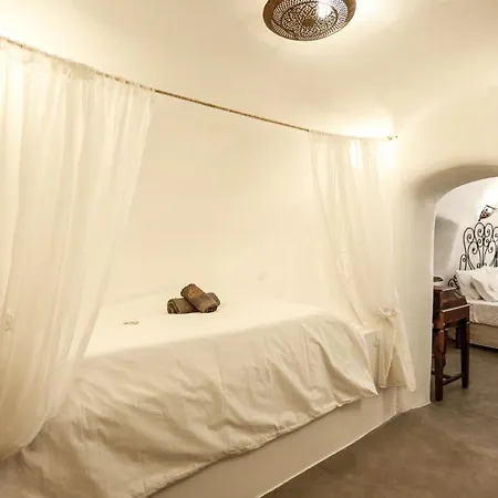 Dandy Cave - Romantic Private & Luxurious - Waterfall Pool - Hot Tub -up To 8 People