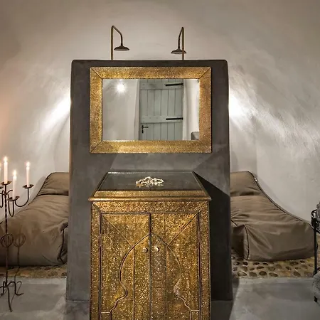 Dandy Cave - Romantic Private & Luxurious - Waterfall Pool - Hot Tub -up To 8 People * Emporio (Santorini)