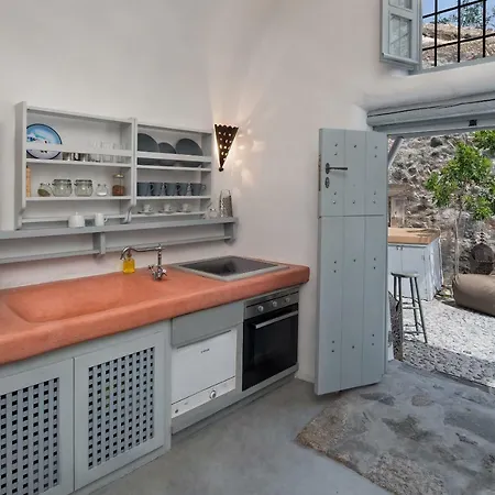 Villa Dandy Cave - Romantic Private & Luxurious - Waterfall Pool - Hot Tub -up To 8 People *