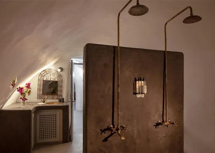 Dandy Cave - Romantic Private & Luxurious - Waterfall Pool - Hot Tub -up To 8 People * Emporio (Santorini)