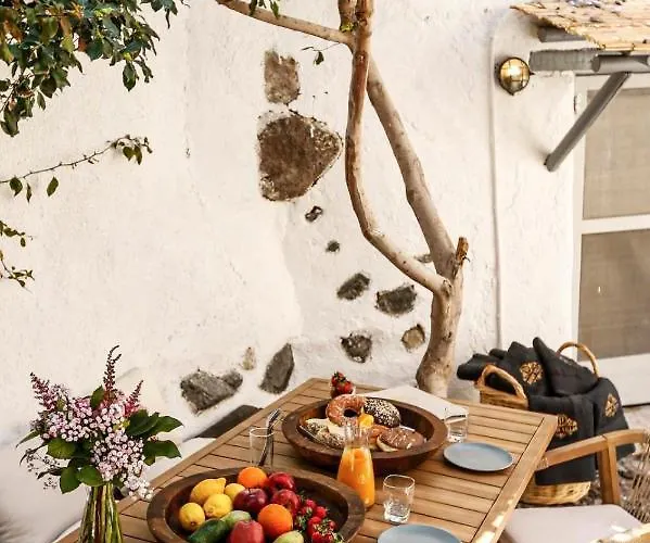 Villa Dandy Cave - Romantic Private & Luxurious - Waterfall Pool - Hot Tub -up To 8 People