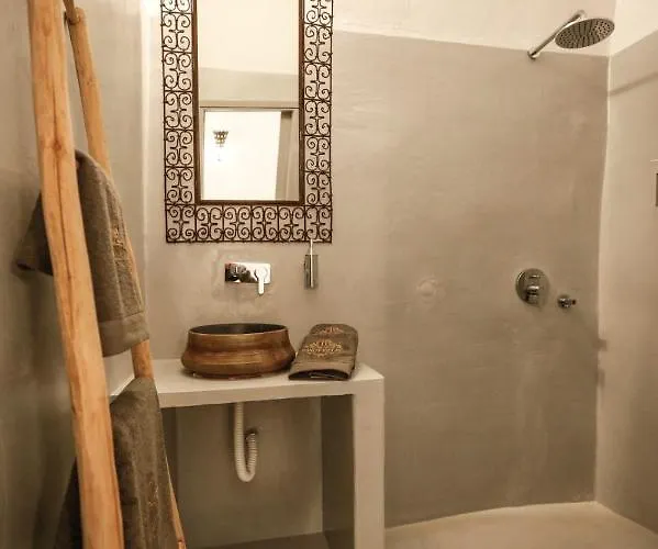 Dandy Cave - Romantic Private & Luxurious - Waterfall Pool - Hot Tub -up To 8 People Emporio (Santorini)