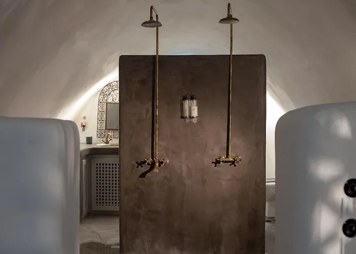 Villa Dandy Cave - Romantic Private & Luxurious - Waterfall Pool - Hot Tub -up To 8 People *