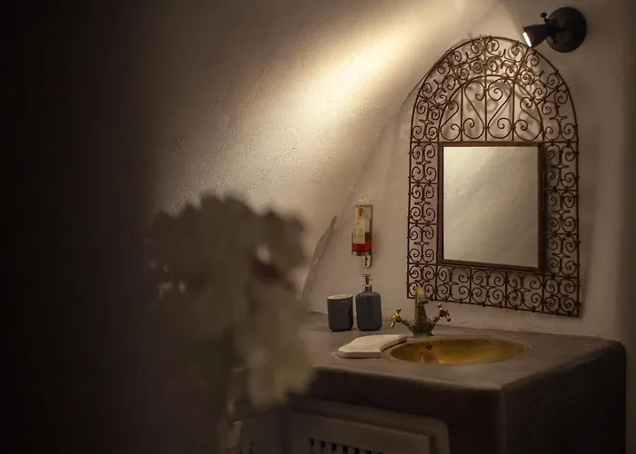 Villa Dandy Cave - Romantic Private & Luxurious - Waterfall Pool - Hot Tub -up To 8 People