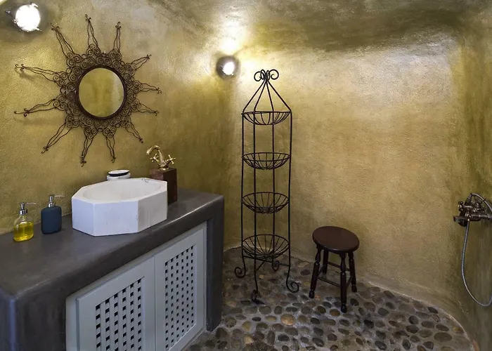 Dandy Cave - Romantic Private & Luxurious - Waterfall Pool - Hot Tub -up To 8 People Villa