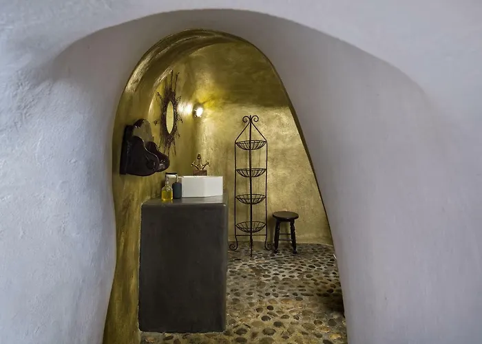 Villa Dandy Cave - Romantic Private & Luxurious - Waterfall Pool - Hot Tub -up To 8 People *